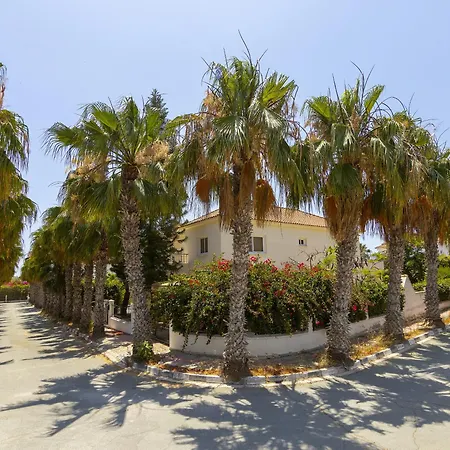 Pervolia Nirides Seaside Mansion 7 * Ларнака