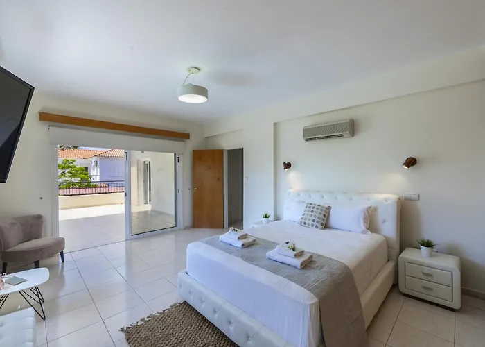 Pervolia Nirides Seaside Mansion 7 Вилла Ларнака