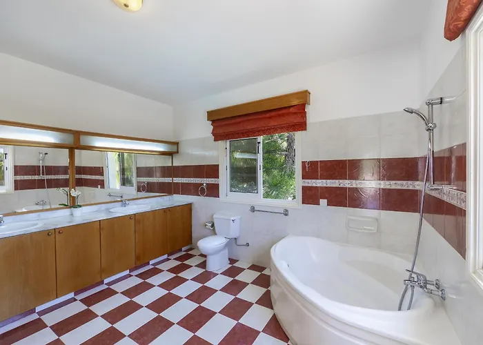 Вилла Pervolia Nirides Seaside Mansion 7 Ларнака