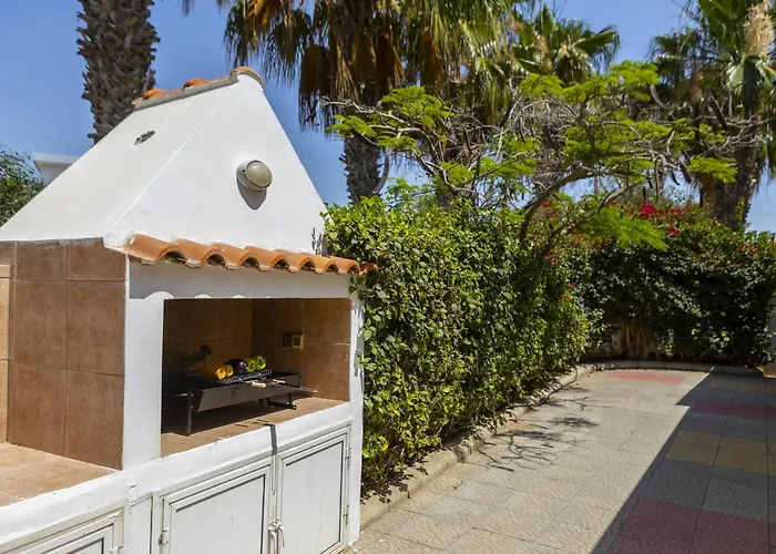 Вилла Pervolia Nirides Seaside Mansion 7 *