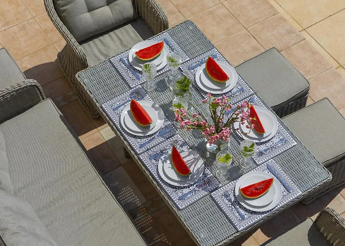 Pervolia Nirides Seaside Mansion 7 * Ларнака