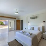Pervolia Nirides Seaside Mansion 7 Вілла Ларнака
